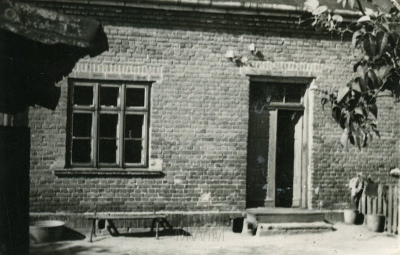 KKE 4684.jpg - Fot. Dom. Dom rodzinny ks. Witolda Jeźniowskiego, Siedlce, 1947 r.